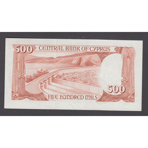 488 - 1982 (1-June) Cyprus 500 mils banknote with Germasogeia / Yermasoyia dam reverse