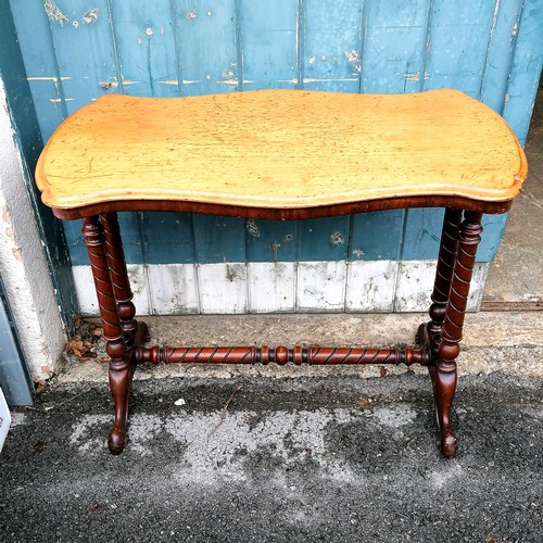 730 - Mahogany serpentine shaped sofa table with stretcher base 90cm wide x 50cm deep x 70cm high in good ... 