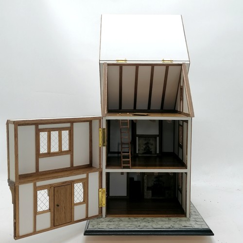 77 - Mock tudor style 1/24th scale Dolls house model with lift up roof & opening front - 37cm high 26cm w... 