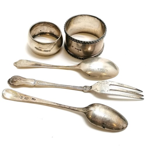 176 - 1784 silver teaspoon by William Sumner (12.5cm long), silver pickle fork, 2 napkin rings & a teaspoo... 