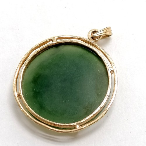 333 - Circular jade pendant in a metal mount - 2.5cm diameter