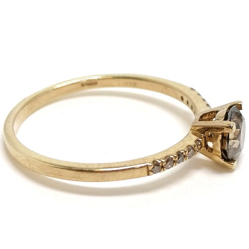 282 - 9ct hallmarked gold champagne diamond (0.75ct) ring with champagne diamond shoulders (with certifica... 