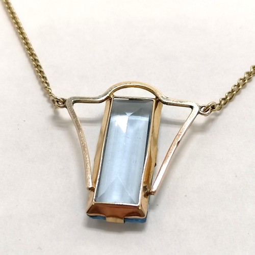 173 - 9ct marked gold Art Nouveau style blue stone pendant on a chain - 44cm long & 6.5g total weight