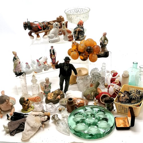 106 - Qty of oddments inc piano baby, Mr Fuji wrestling figure, horse / cart, grapes etc - some a/f