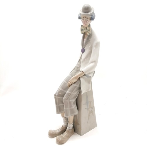 148 - Lladro large scale figure of a clown with concertina by Salvador Furio - 46cm high with no obvious d... 