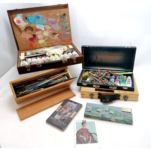 191 - A Rowney artists box including paints, pallet etc.. (40cm x 26cm). Two artist boxes, spare paints, l... 