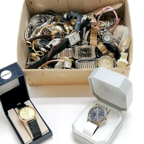 209 - Large qty of gents / ladies mostly quartz wristwatches for spares / repairs - SOLD ON BEHALF OF THE ... 