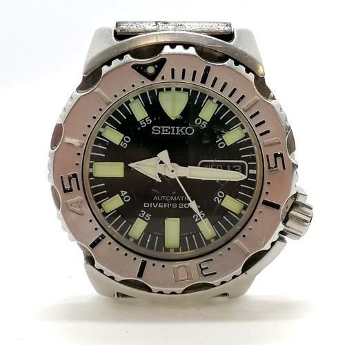 228 - Seiko gents automatic divers 200m wristwatch in stainless steel (40mm case) - in worn condition & ru... 