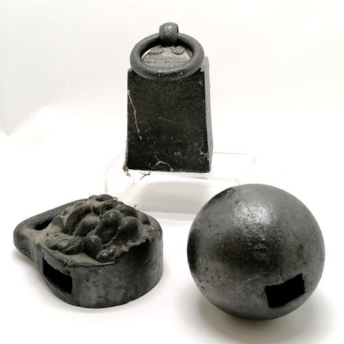 52 - 3 x antique cast iron weights - 28lb & 2 sack weights (1 with lion mask detail - 19cm high)