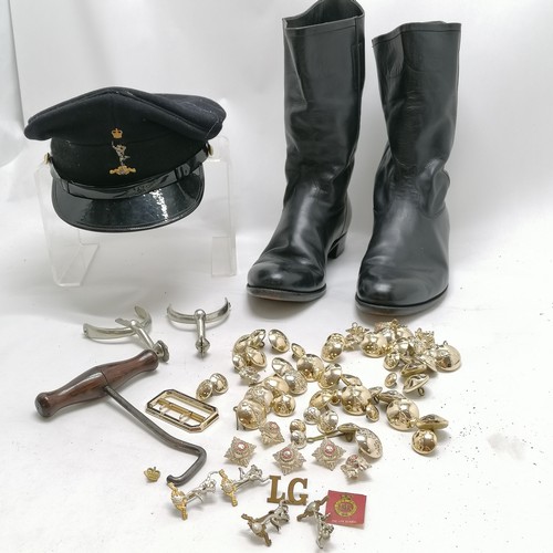 61 - RCS (Royal Corps of Signals) officers peaked cap (size 7), black boots with stirrups (28cm sole), bo... 