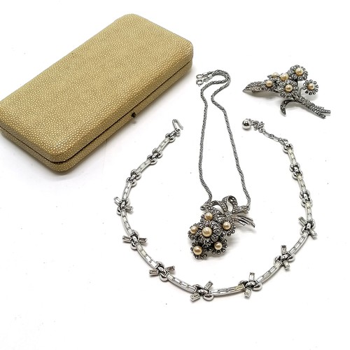 110 - Impressive silver hallmarked marcasite & mock pearl necklace (35cm) & brooch in floral form (total w... 