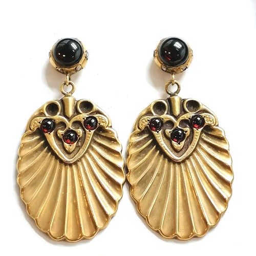 116 - Pair of 14ct marked gold Egyptian revival earrings set with cabochon garnet & diamond - 5cm drop & 2... 