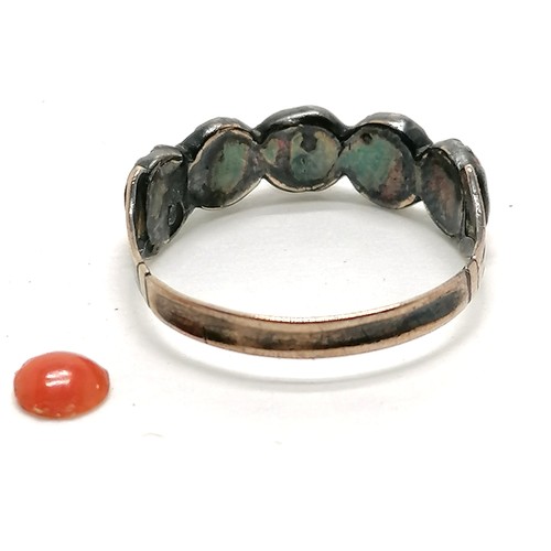 135 - Antique unmarked gold ring set with coral (1 stone loose & signs of wear to mount + coral) - size L ... 