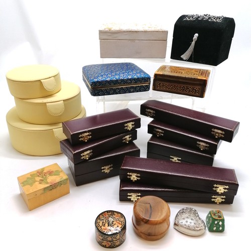 152 - Qty of boxes inc unused jewellery & napkin ring display boxes & trio of yellow circular etc - SOLD O... 