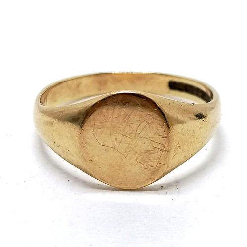 168 - 9ct hallmarked gold gents signet ring - size S & 3.3g - SOLD ON BEHALF OF THE NEW BREAST CANCER UNIT... 