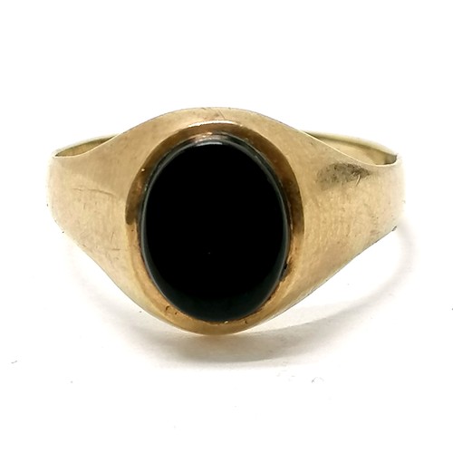 171 - 9ct hallmarked gold signet ring set with black onyx - size Q & 2.1g total weight - SOLD ON BEHALF OF... 