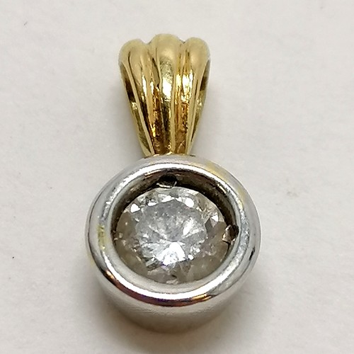 174 - 18ct hallmarked (white / yellow) gold diamond pendant (diamond approx 4mm diameter) - 1.5g total wei... 