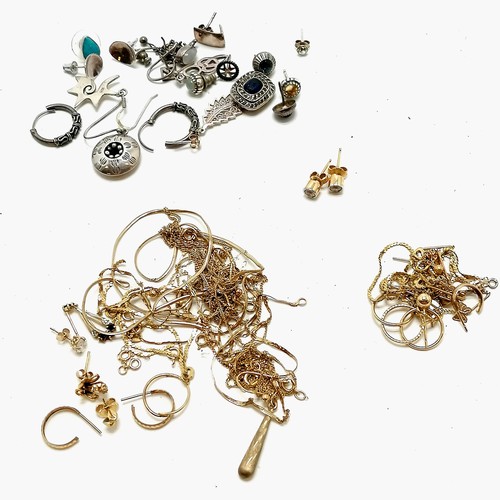 185 - Qty of 9ct scrap gold - total weight 13.8g, t/w 5g bag of unmarked mostly odd earrings - touch tests... 