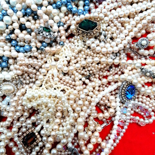 198 - Qty of costume pearl necklaces - some a/f