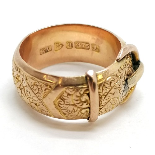 217 - 1901 Chester hallmarked gold belt buckle ring by Edward Vaughton - size N & 3.5g & has some dents to... 