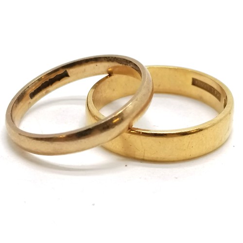 222 - 18ct hallmarked gold wedding band - size O & 3.6g t/w 9ct hallmarked gold wedding band - size N & 2.... 