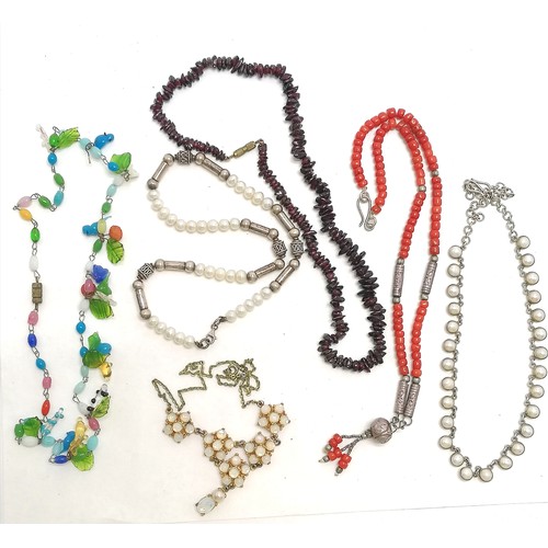 231 - 6 x necklaces inc 2 x silver & pearl, garnet, coral, glass beads etc - SOLD ON BEHALF OF THE NEW BRE... 