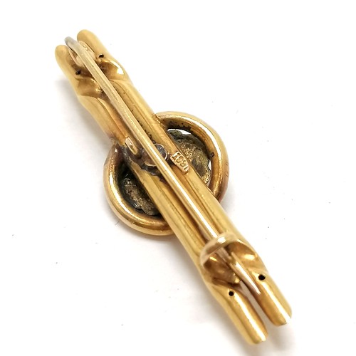 243 - Antique 15ct marked gold bar brooch - 4.2cm & 3.3g