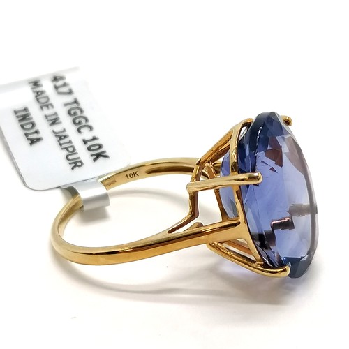 250 - 9ct hallmarked gold large blue stone set ring - size O & 5.2g total weight ~ in unworn condition