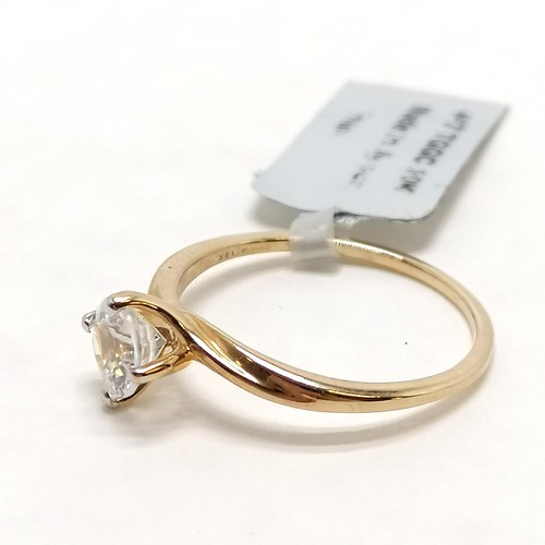 251 - 9ct hallmarked gold white stone solitaire ring - size P½ & 2g total weight ~ in unworn condition