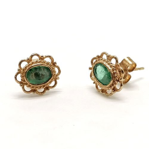 252 - Pair of 9ct gold emerald earrings - 10.5mm across & 1.7g total weight