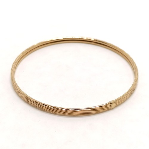 258 - 9ct hallmarked gold bangle - 6.8cm diameter & 4.1g