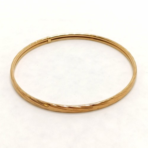 258 - 9ct hallmarked gold bangle - 6.8cm diameter & 4.1g