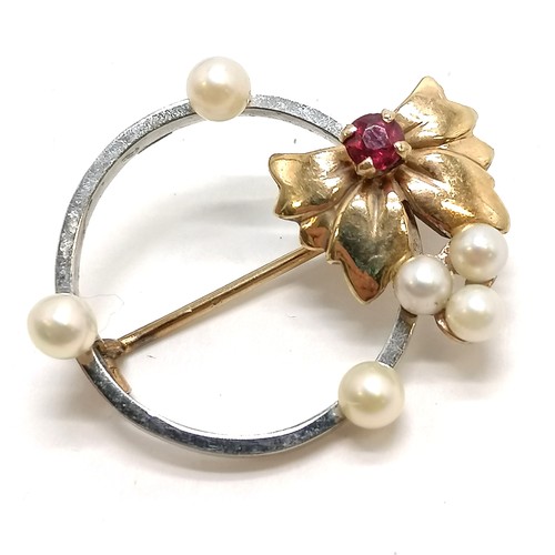 270 - Antique unmarked white / yellow gold brooch set with ruby & pearls - 2.5cm across & 3.1g total weigh... 