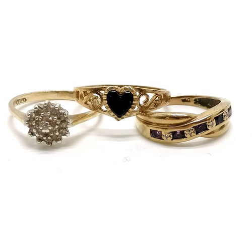 309 - 3 x 9ct hallmarked gold rings ~ diamond cluster (size L), black onyx heart (size N) & amethyst / dia... 