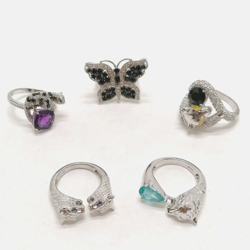 318 - 5 x silver rings inc butterfly & 4 big cat rings all multi-stone set - total weight 36g