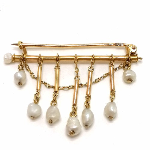 334 - 18ct marked gold antique bar brooch with freshwater pearl drops - 3.5cm long & 2.3g total weight ~ m... 