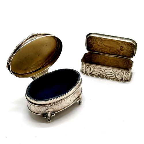 377 - 2 x silver ring boxes - largest (with loaded base & fitted interior) 7.5cm across & both have hinged... 