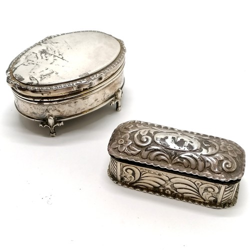 377 - 2 x silver ring boxes - largest (with loaded base & fitted interior) 7.5cm across & both have hinged... 