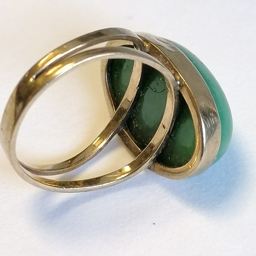 113 - 9ct marked gold jade cabochon ring 1.6cm long has wear - size J t/w 9ct marked gold portrait locket ... 