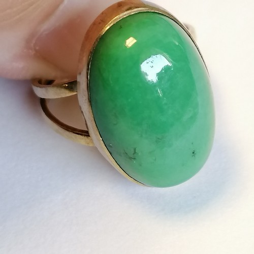 113 - 9ct marked gold jade cabochon ring 1.6cm long has wear - size J t/w 9ct marked gold portrait locket ... 