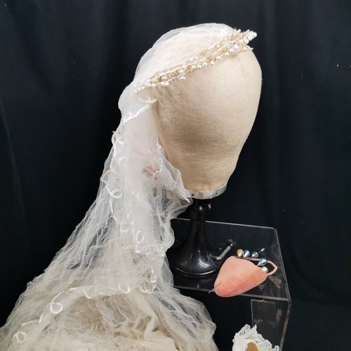 115 - Vintage wedding accessories all in good used condition.