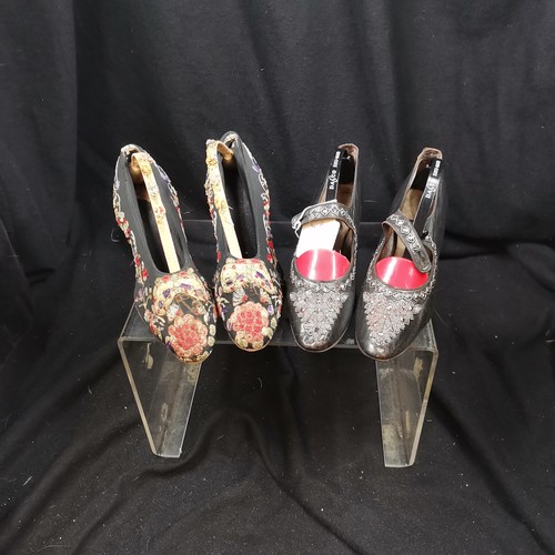 119 - 2 pairs of 1920s evening vintage shoes, one with an embroidered pattern and the other pair with bead... 