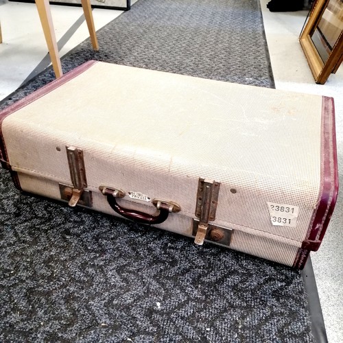 80 - Vintage Paxall expanding suitcase containing qty of reproduction newspapers - case 66cm x 41cm x 21c... 