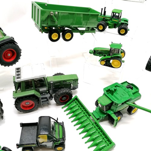 120 - Quantity of Britain's Diecast Toys, to include large horsepower Fendt tractors, John Deere tractors,... 