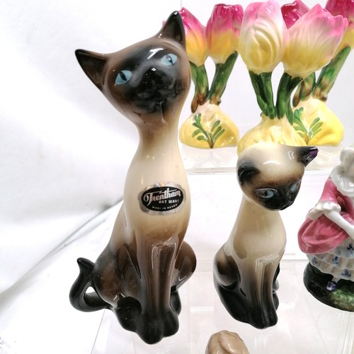 139 - Qty of mostly ceramics inc 2 x Trentham Siamese cats (tallest 19cm - other has chip to ear), Royal D... 