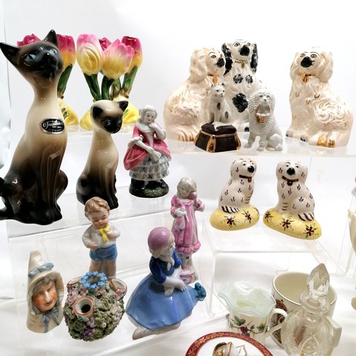 139 - Qty of mostly ceramics inc 2 x Trentham Siamese cats (tallest 19cm - other has chip to ear), Royal D... 