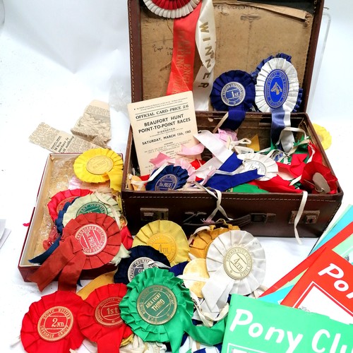 174 - Quantity of vintage horse riding rosettes T/W 1962 Pony Club Magazines all in a small brown case