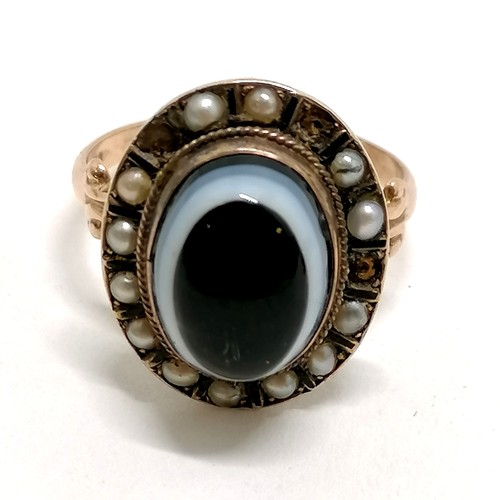 225 - Antique Chester hallmarked 9ct gold banded agate & cut pearl ring - size M½ (missing 3 pearls) t/w u... 