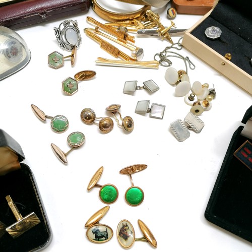 227 - Qty of gents cufflinks (inc 2 pairs of vintage enamel, teddy bears, Mona Lisa, Laughing cavalier etc... 