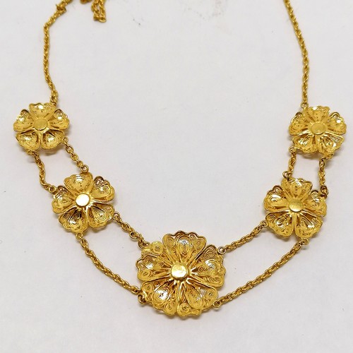 233 - Unmarked (tests as 18ct gold) filigree flower necklace - 38cm & 15.2g